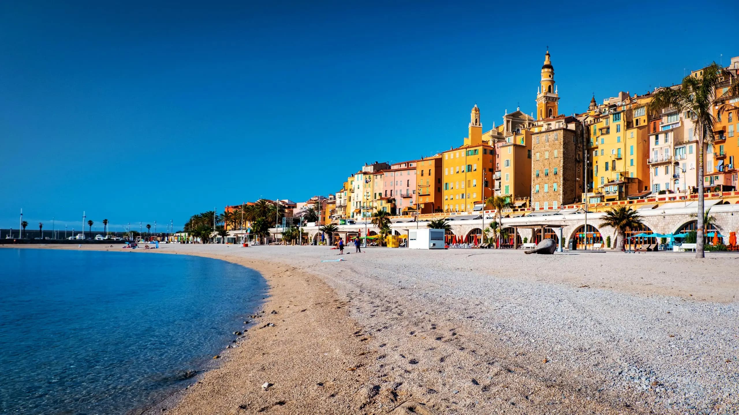 destinationsSection.destinations.france