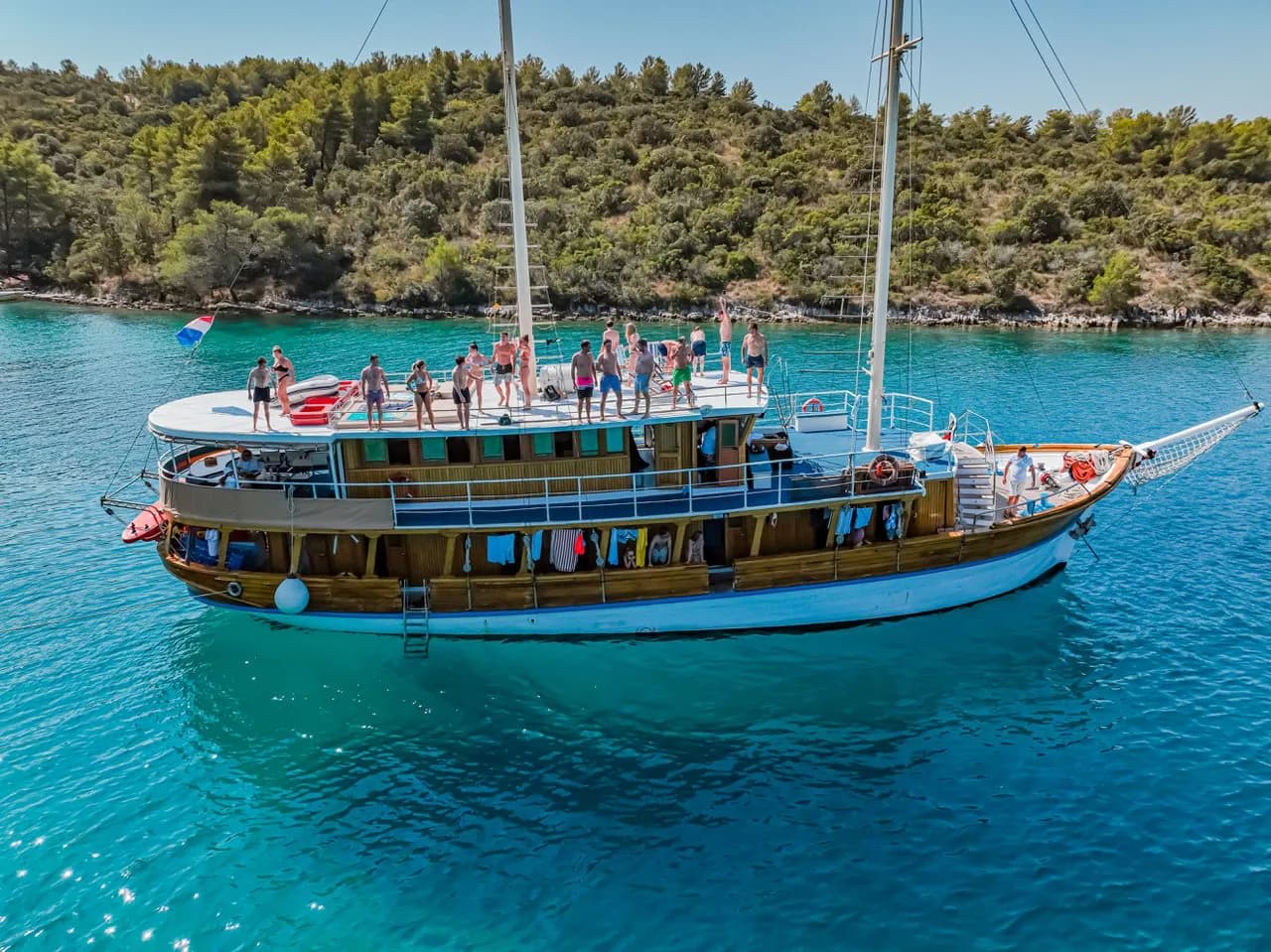 Novi Dan Novi Dan boat image